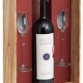 poli-confezione-legno-grappa-sassicaia-bicchieri.jpg